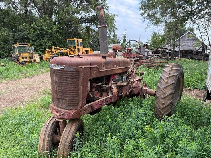 farmall-m-tractor-image-2