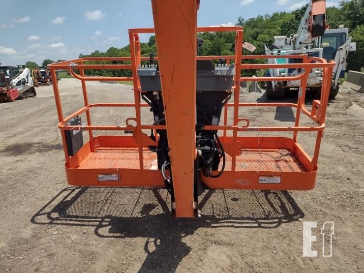 2013-jlg-1200sjp-image-18