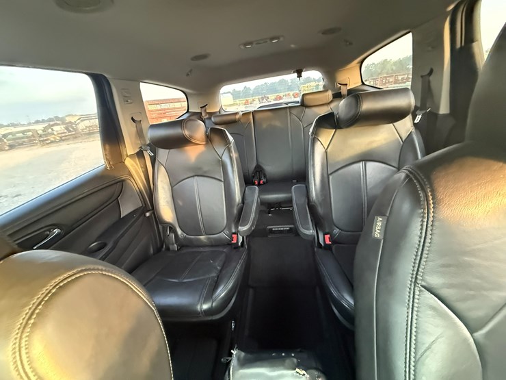 2013-chevrolet-traverse-image-24