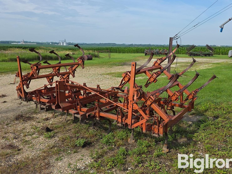 case-1200m-field-cultivator-image-1