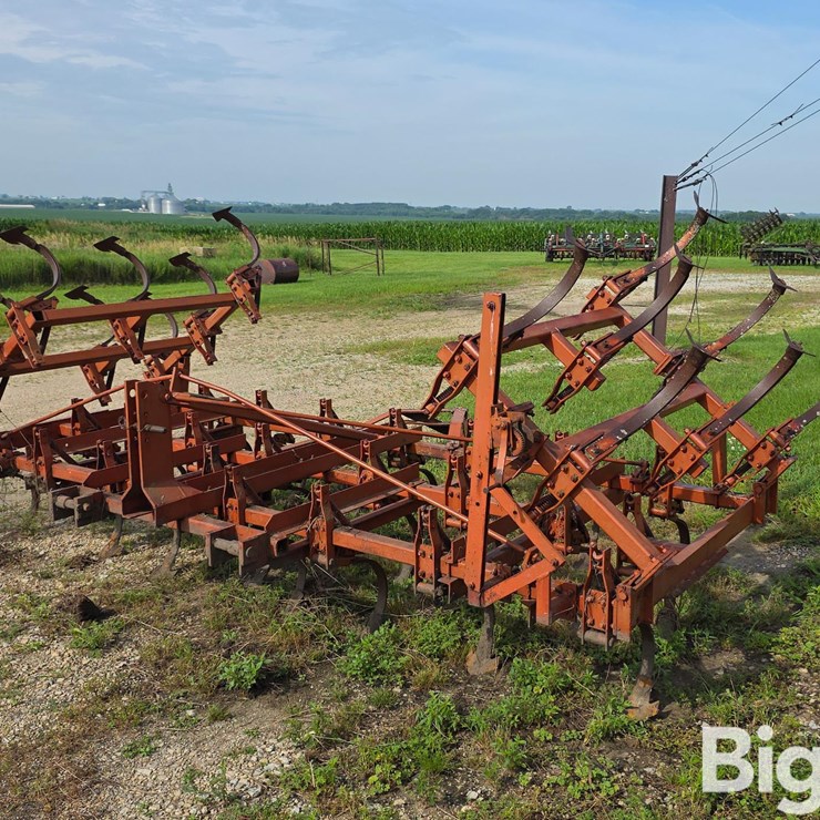 Case 1200M Field Cultivator