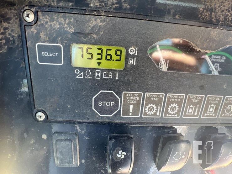 2013-deere-700j-lgp-image-24