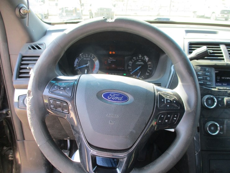2016-ford-explorer-image-11