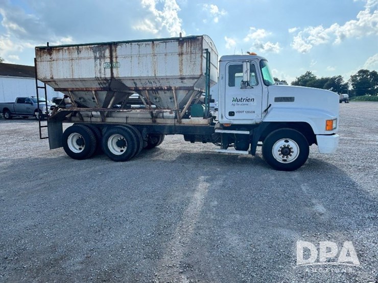 1995-mack-ch613-image-7