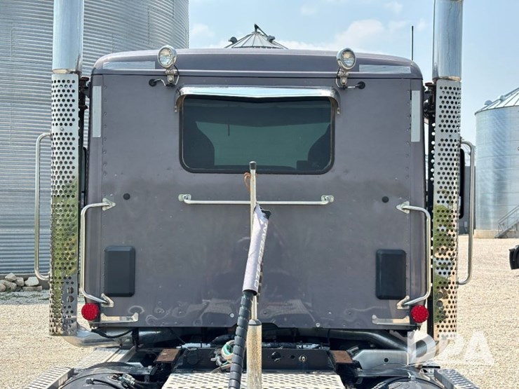 2016-kenworth-t880-image-41
