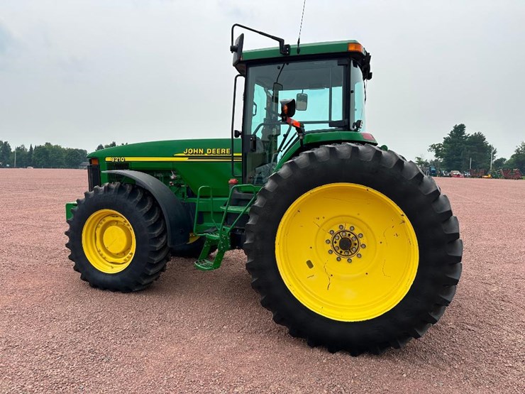 john-deere-8210-image-6