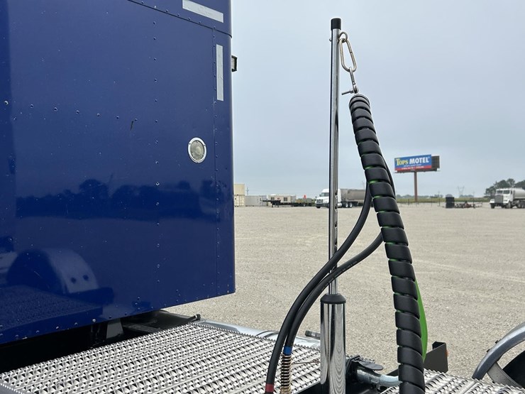 2018-kenworth-t800-image-54