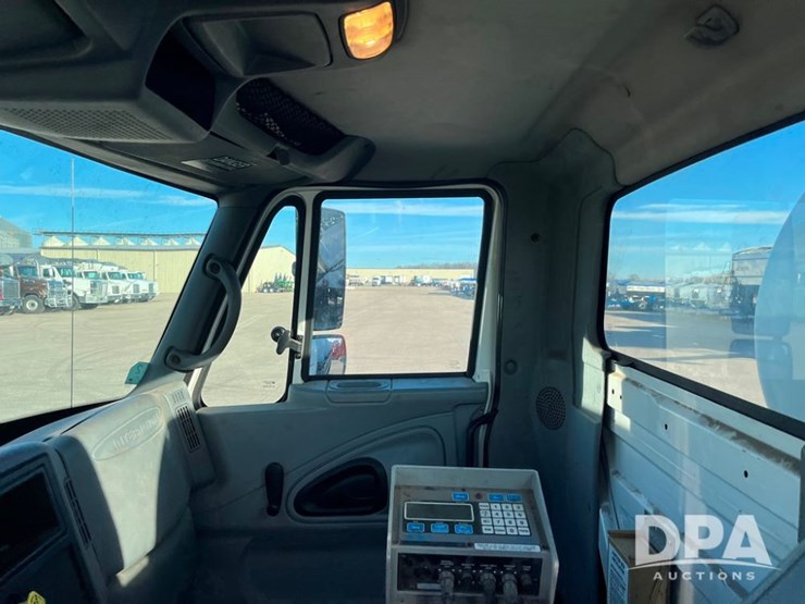 2007-international-durastar-4300-image-63