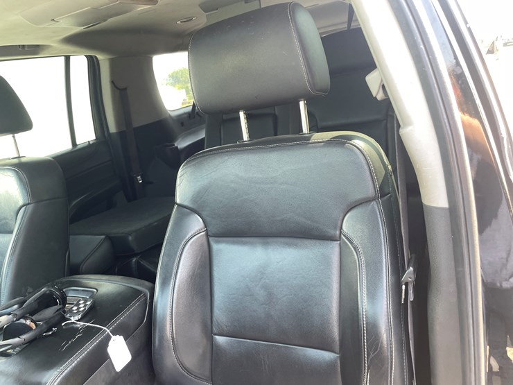 2015-chevrolet-suburban-image-16