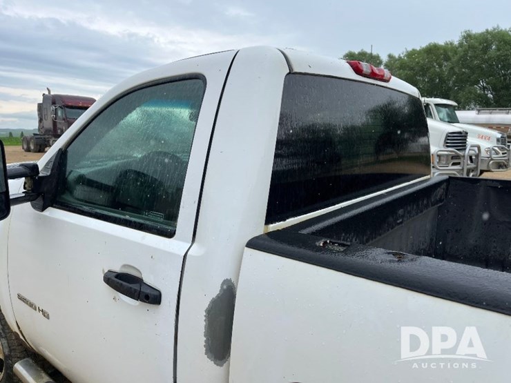 2011-chevrolet-silverado-2500-image-46