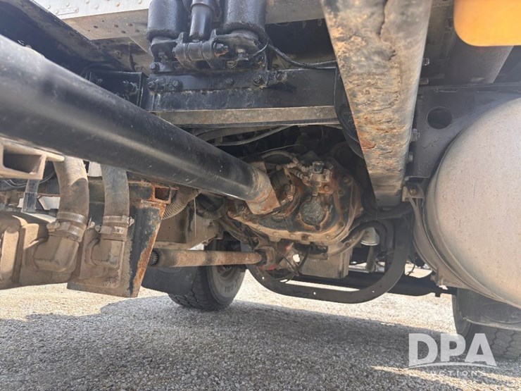 2000-peterbilt-357-image-45