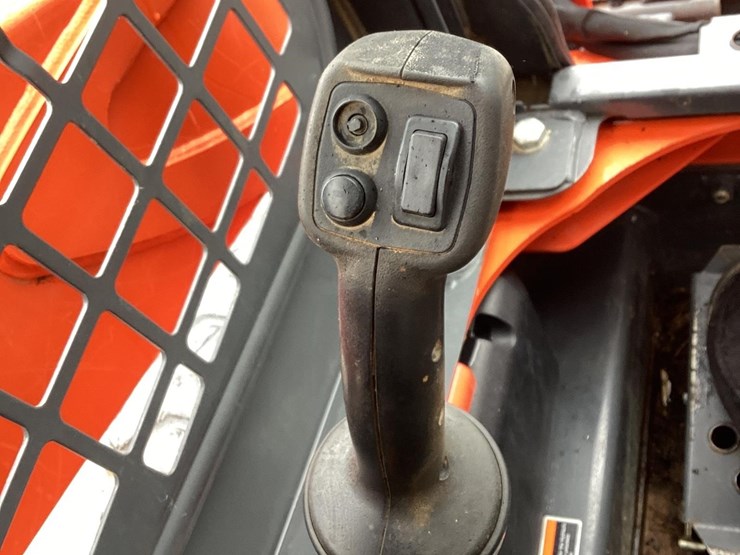 2017-kubota-ssv65-image-15