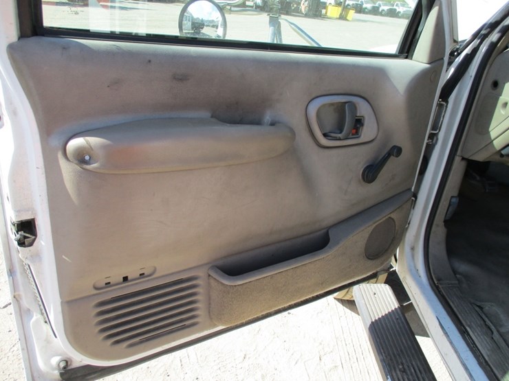 2002-chevrolet-3500hd-image-11