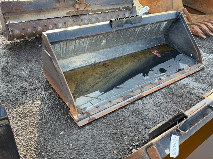 #2027-•-yanmar-78"-skid-steer-smooth-bucket-image-2