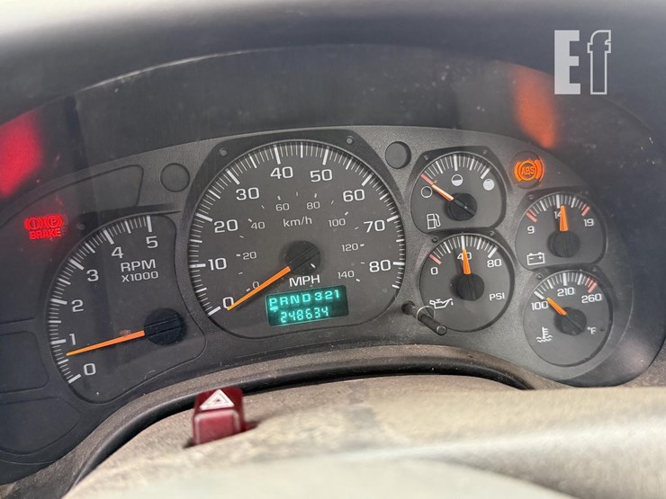 2004-gmc-5500-image-14