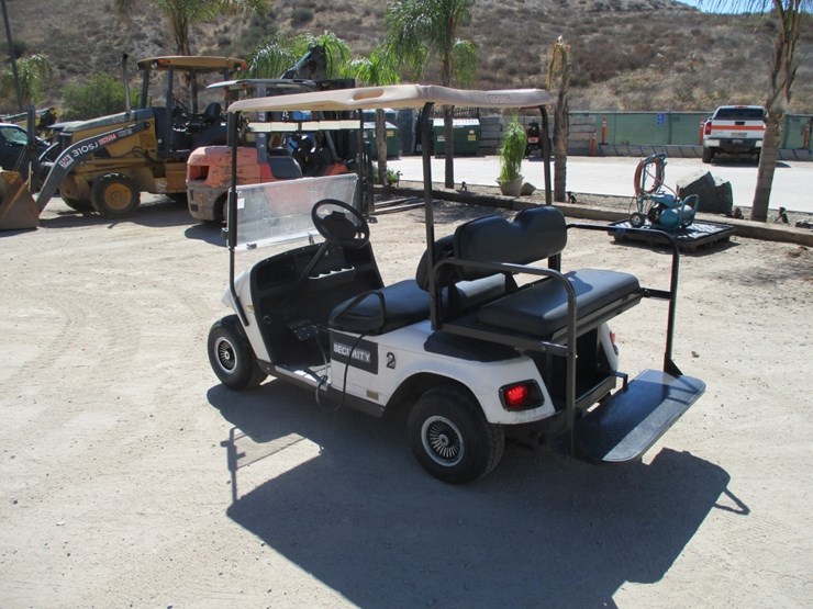 ez-go-golf-shuttle-cart,-image-3