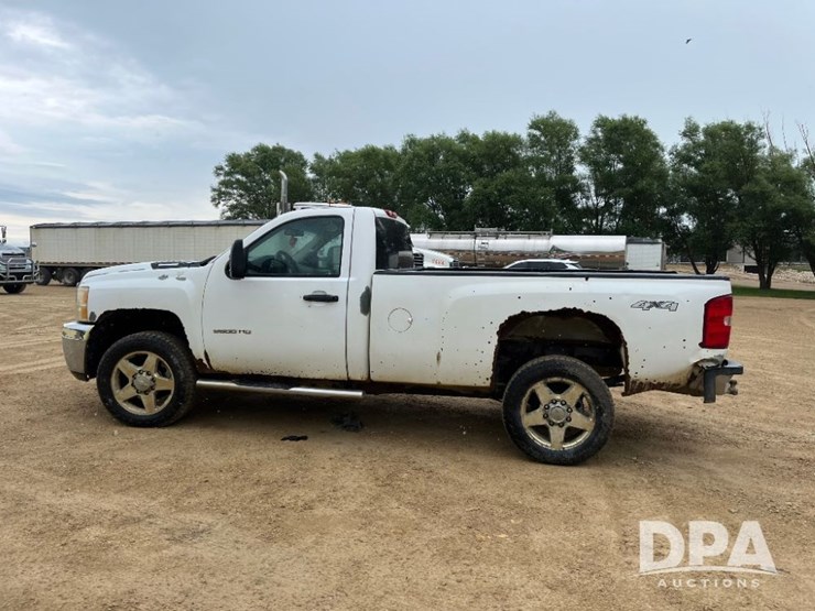 2011-chevrolet-silverado-2500-image-16