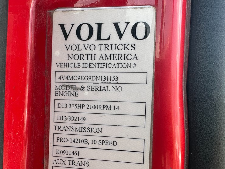 2013-volvo-10-image-84