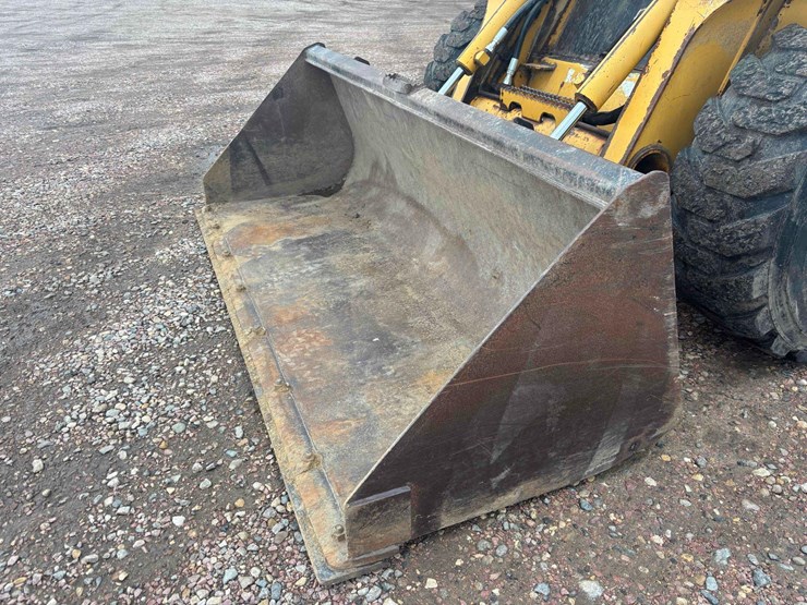 2007-deere-328-image-9