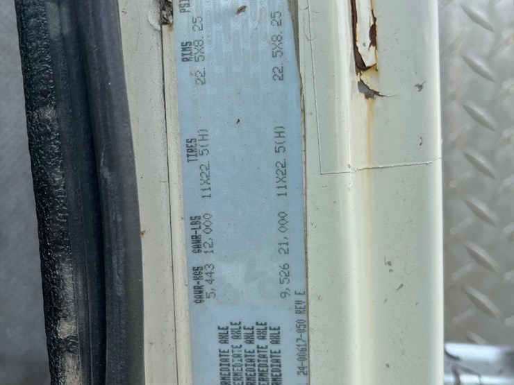 1998-freightliner-fl70-image-60