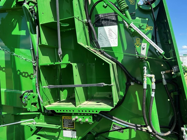 john-deere-560m-image-13