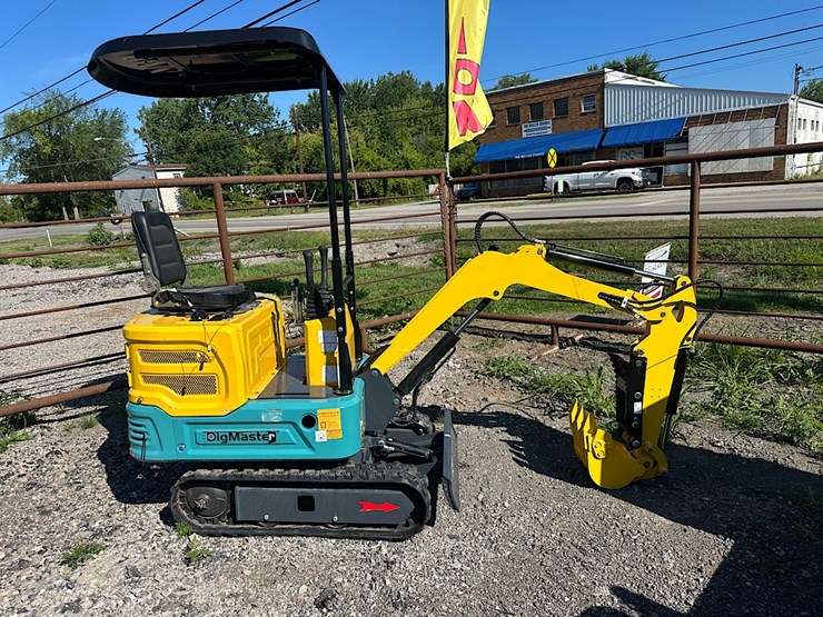 digmaster-dm100-mini-excavator-image-2