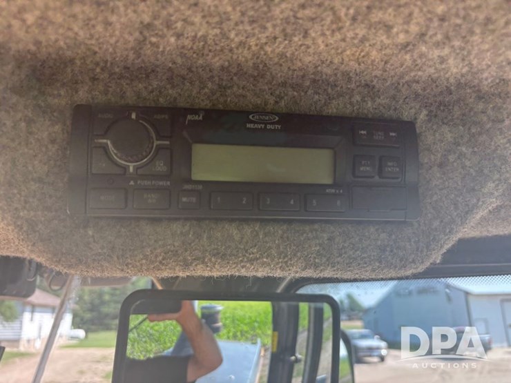 2015-deere-624k-image-66