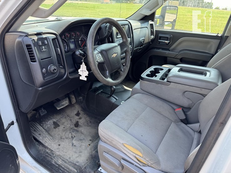 2015-chevrolet-3500hd-image-15