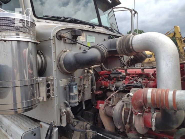 2011-peterbilt-388-image-18