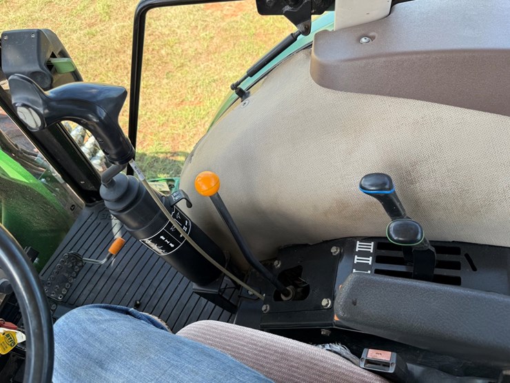 2011-john-deere-6115d-image-30