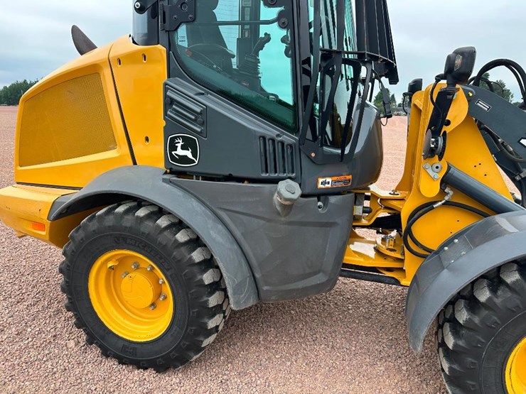 2019-deere-244l-image-13