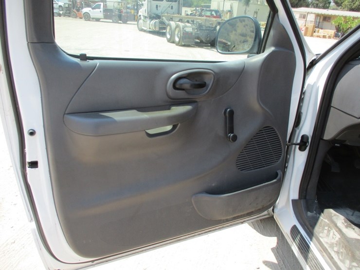 2003-ford-f150-xl-image-11