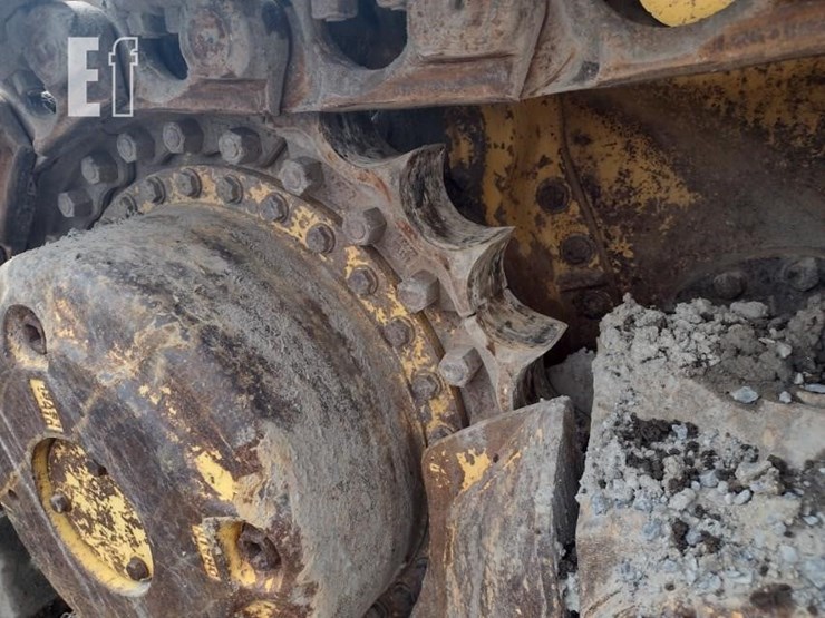 2005-komatsu-d65ex-15-image-28