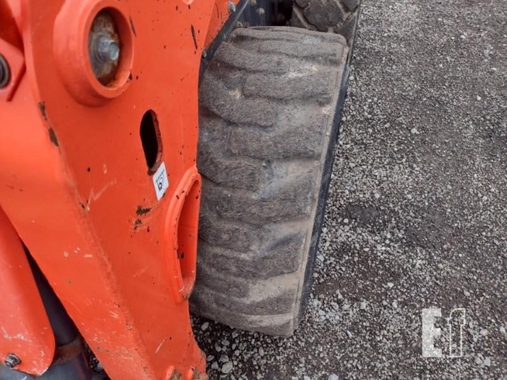 2019-kubota-ssv65-image-18