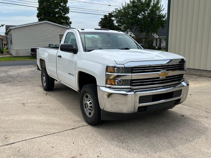 2015-chevrolet-silverado-2500hd-image-4