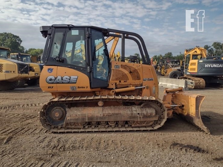 2012-case-850l-xlt-image-3