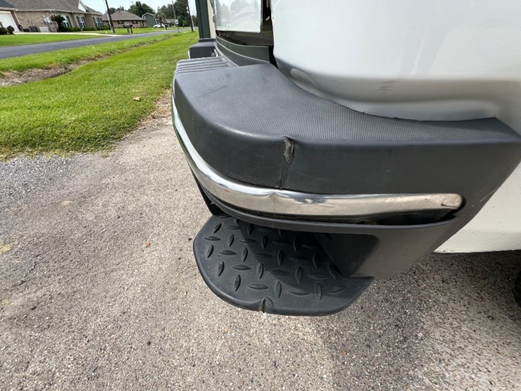 2015-chevrolet-silverado-2500hd-image-33