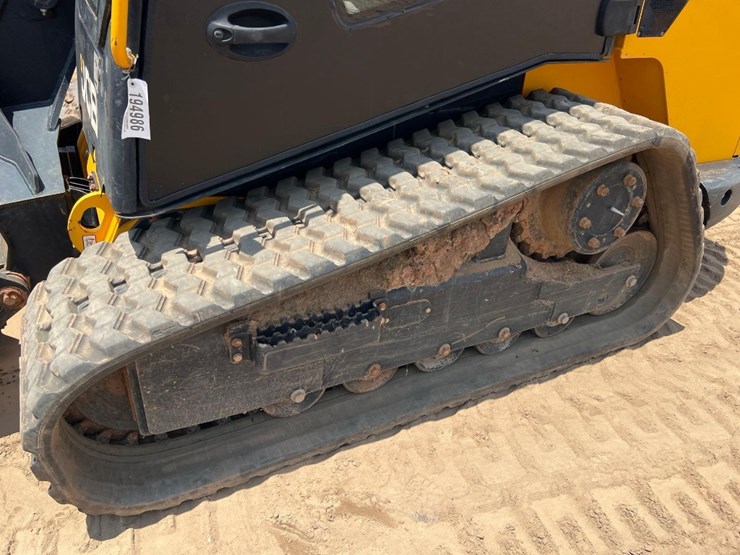 2021-jcb-3ts-8t-image-9