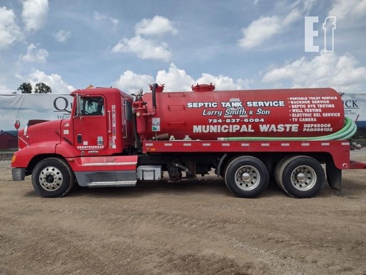 2003-freightliner-fld112-image-1