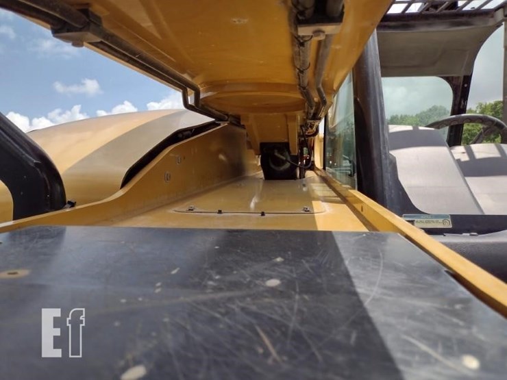 2021-caterpillar-tl1055-image-17