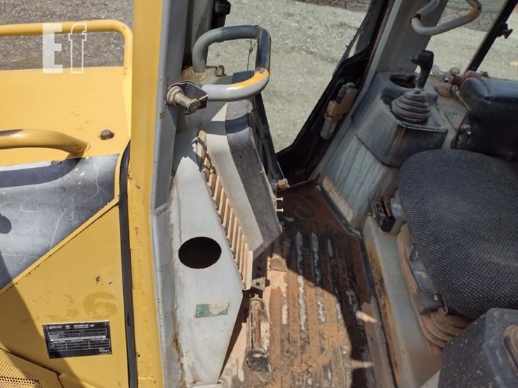 2004-caterpillar-d5g-xl-image-12