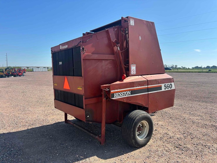 hesston-560-image-3