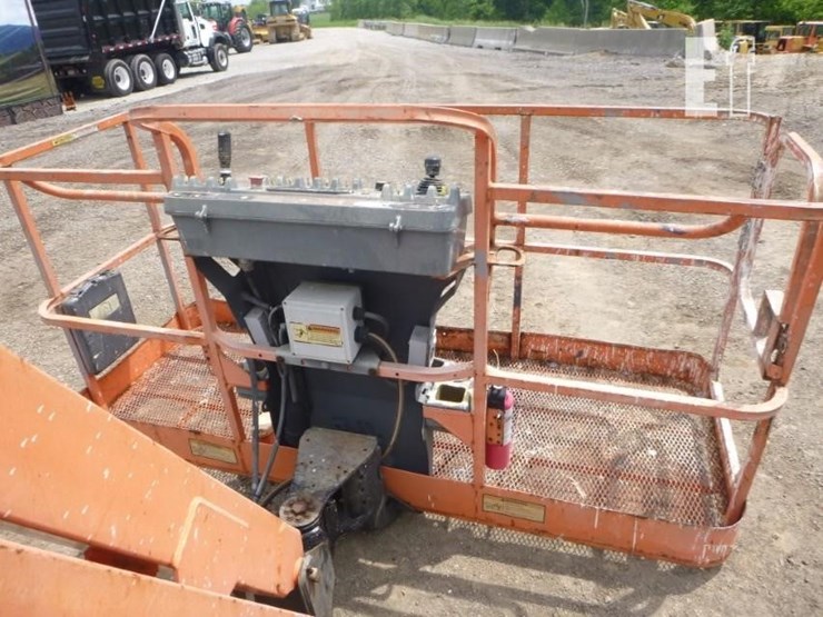 2013-jlg-600aj-image-23