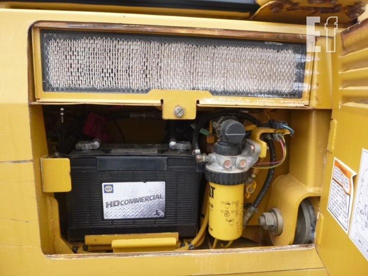 2005-caterpillar-d4g-xl-image-41