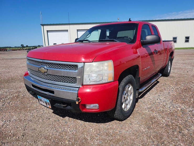 2010-chevrolet-silverado-1500-image-1