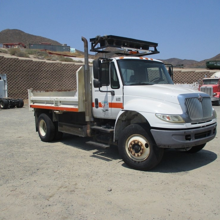 2005 INTERNATIONAL DURASTAR 4400