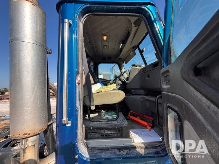 2002-ihc-9400i-day-cab-truck-(gp10940,-unit-109996)-image-68