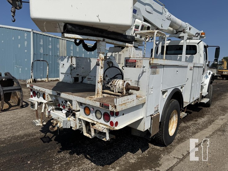 2005-freightliner-business-class-m2-106-image-21