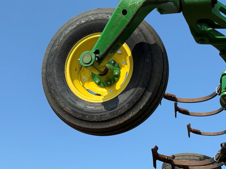 2013-john-deere-2210-image-7