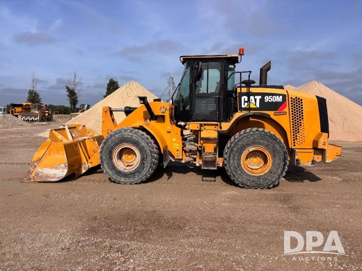 2014-caterpillar-950m-image-14
